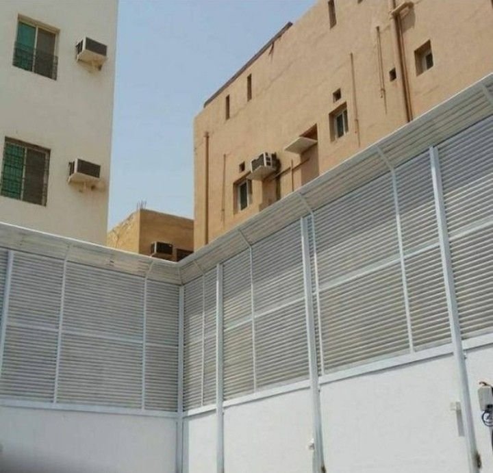 سواتر حديد وبلاستيك مشتركة كفكرة مبتكرة تجمع المتانة والفخامة